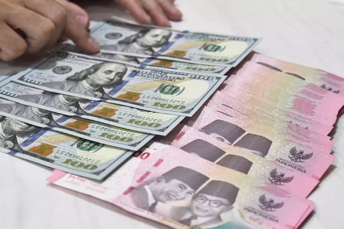 rupiah_tembus_rp18_ribu_bi_ungkap_sejumlah_penyebab