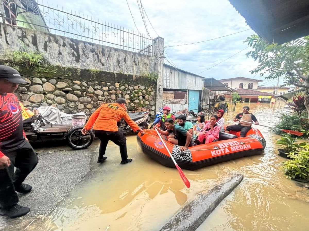 banjir_rendam_empat_kecamatan_di_medan_562_warga_mengungsi