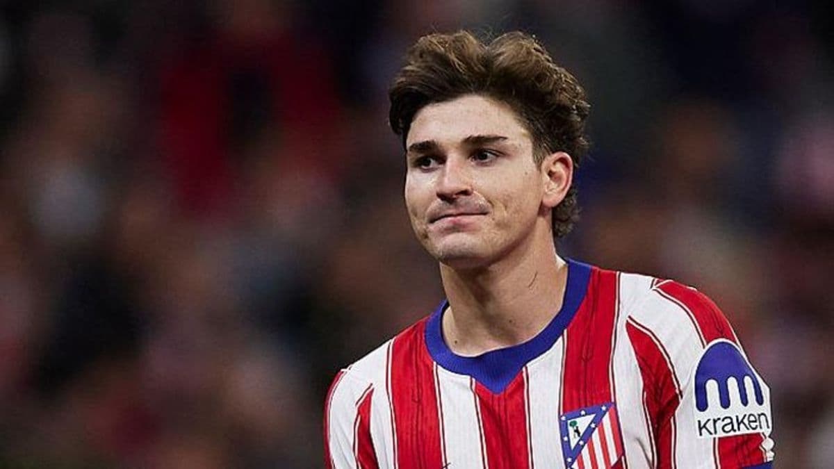 dekati_julian_alvarez_tanpa_izin_barcelona_didenda_rp12_juta_