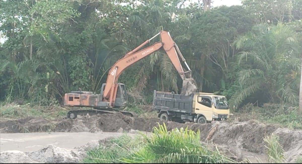 diduga_berkedok_cetak_sawah_galian_tanah_urug_di_sergai_disorot