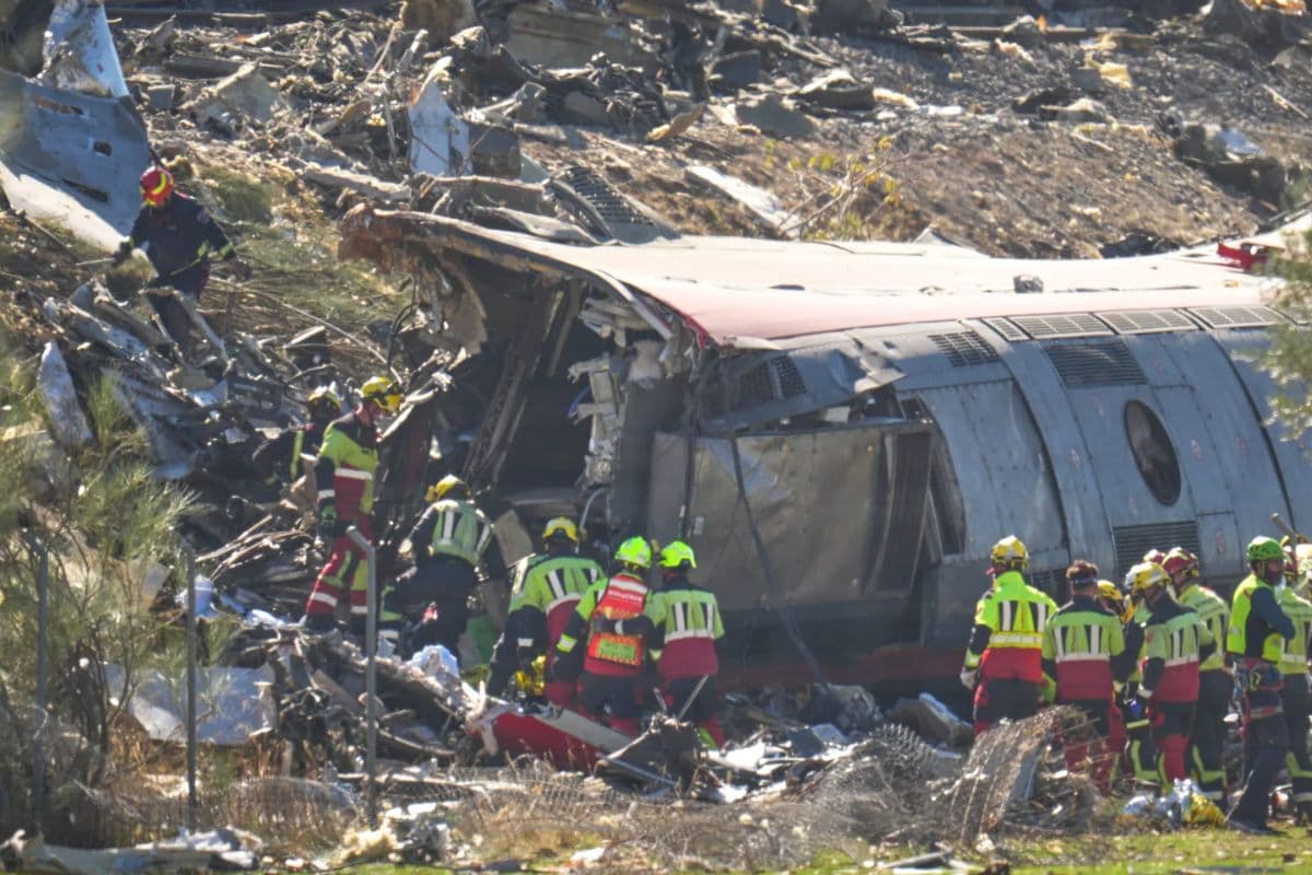 dua_kereta_cepat_spanyol_tabrakan_di_toledo_68_orang_tewas_