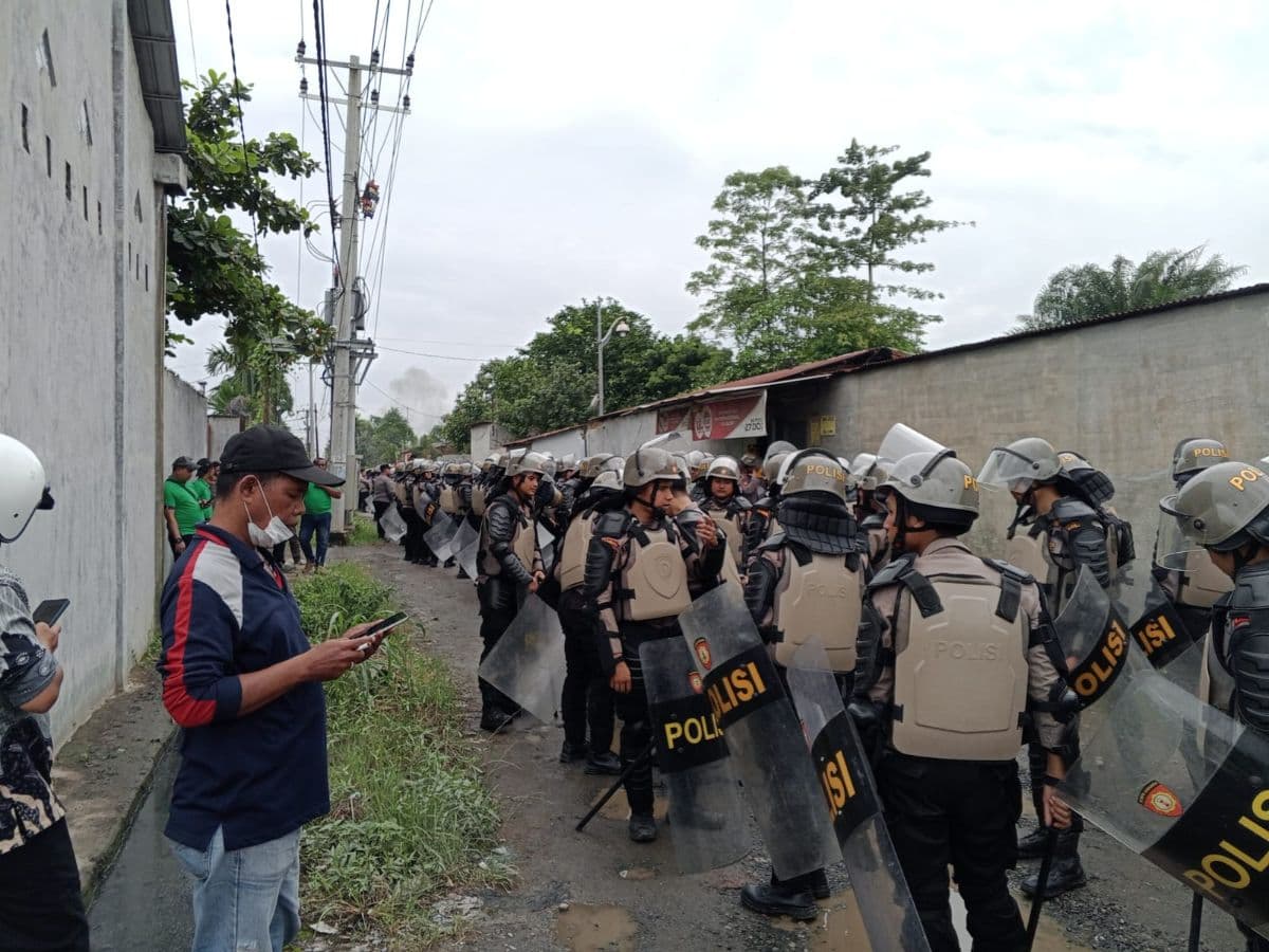 eksekusi_lahan_32_hektare_di_helvetia_ricuh_tiga_polisi_terluka