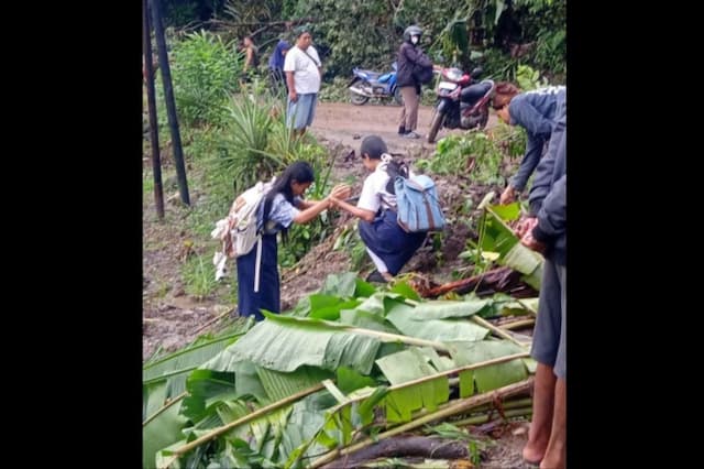 longsor_tutup_jalan_di_desa_bekukul_deli_serdang_sdabmbk_turun_lakukan_penanganan