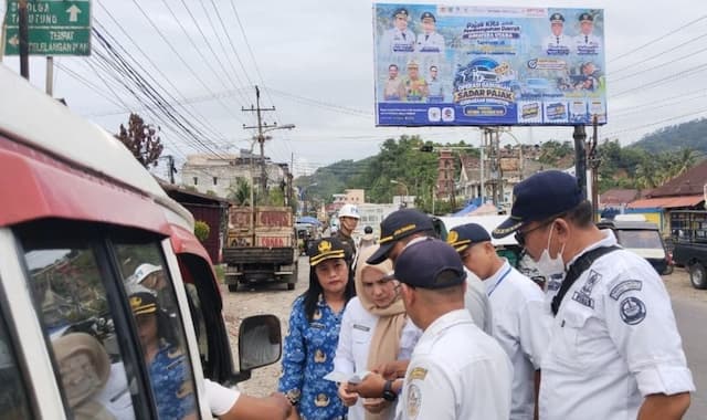 maksimalkan_pad_pemkab_tapteng_gelar_operasi_gabungan_sadar_pajak_