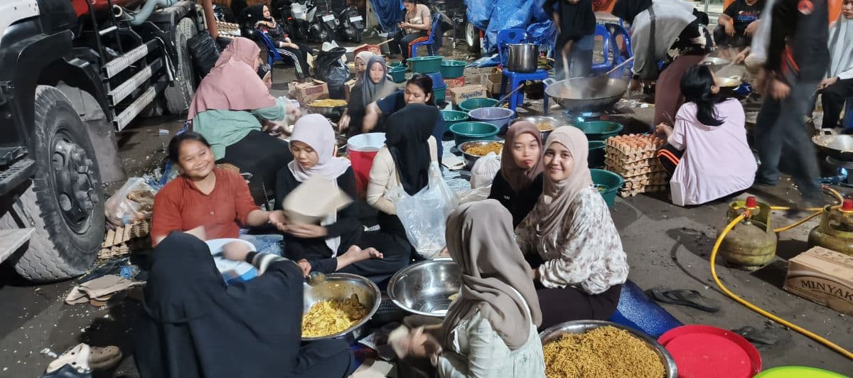 pemko_binjai_dirikan_dapur_umum_706_kk_terdampak_banjir_terima_bantuan_logistik