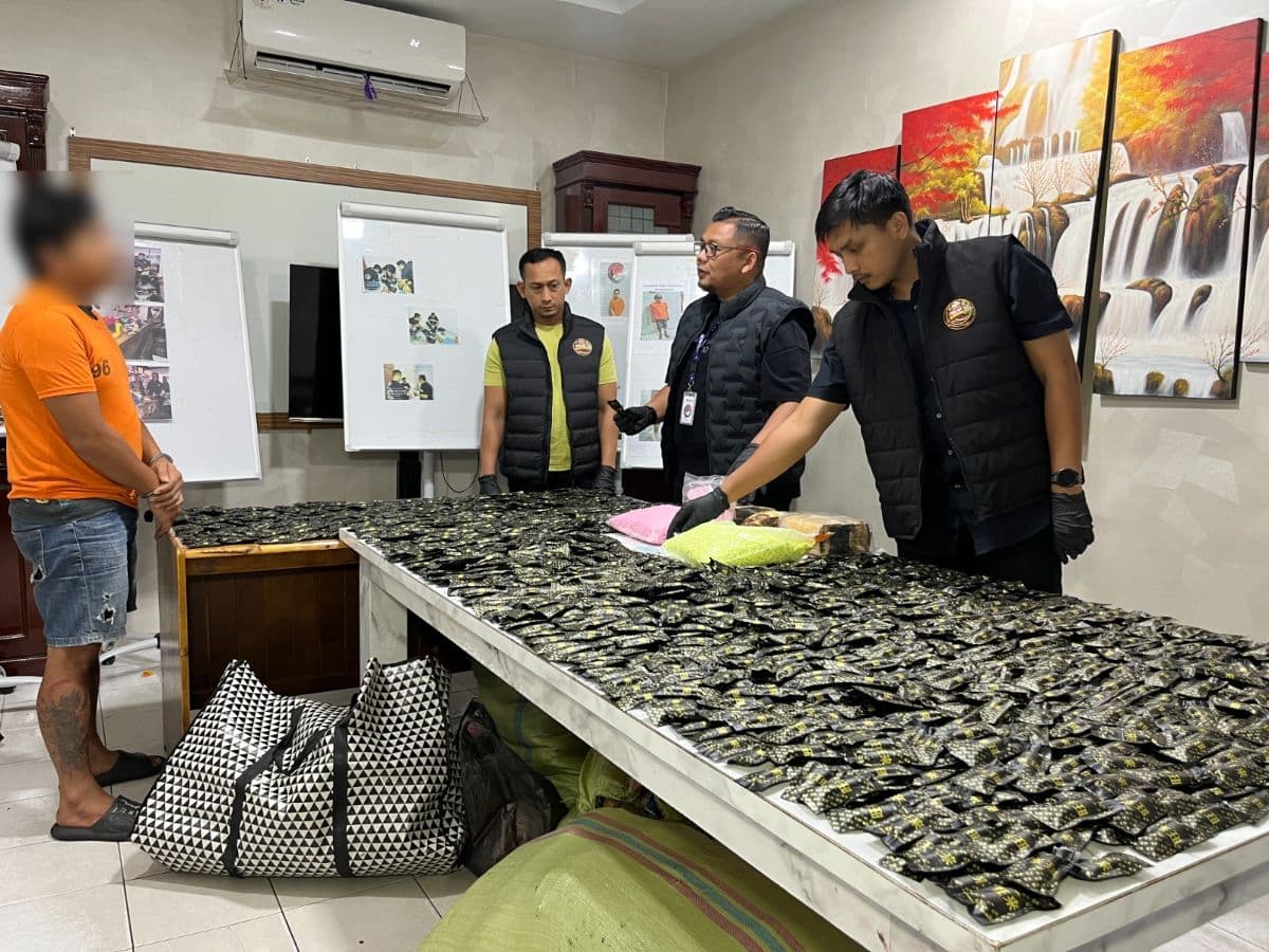 polisi_bongkar_gudang_narkoba_di_deli_serdang_barang_bukti_senilai_rp10_miliar