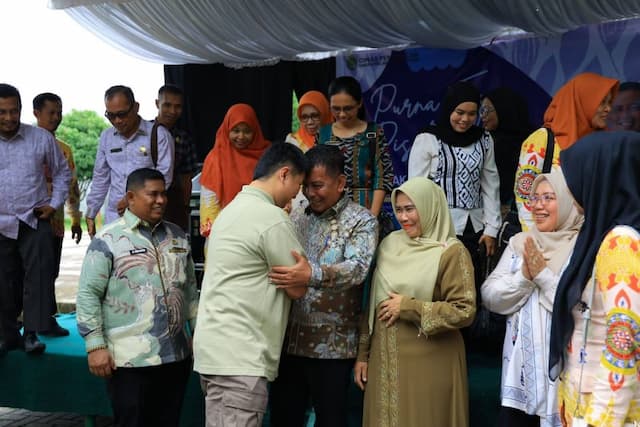 purna_bakti_kadisdik_labura_irwan_harahap_dilepas_dengan_penuh_haru