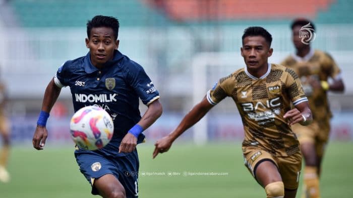 dewa_united_kalahkan_persita_10_var_batalkan_penalti_di_menit_akhir