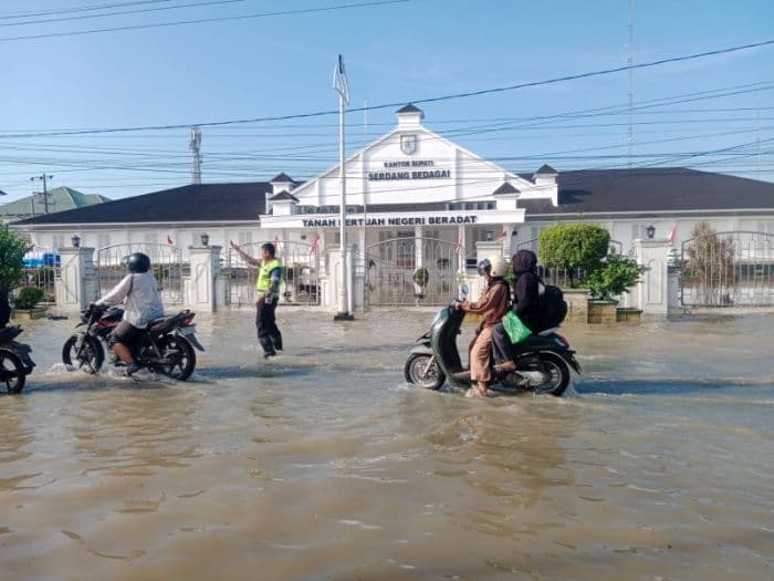 kantor_bupati_serdang_bedagai_terendam_banjir