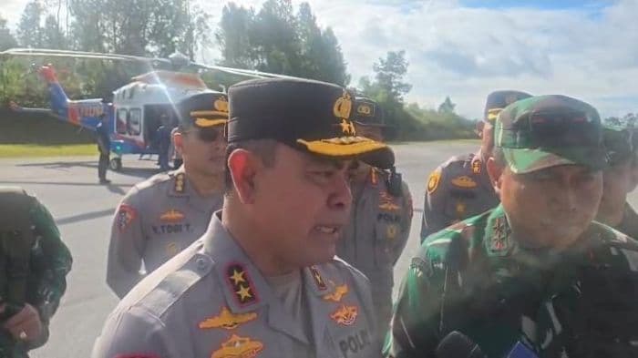 kapolda_sumut_dan_pangdam_ibb_tinjau_lokasi_longsor_dan_banjir_di_tapteng_