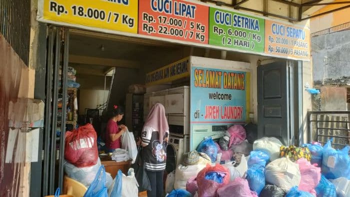 pakaian_terendam_banjir_ladang_rezeki_usaha_laundry_di_medan