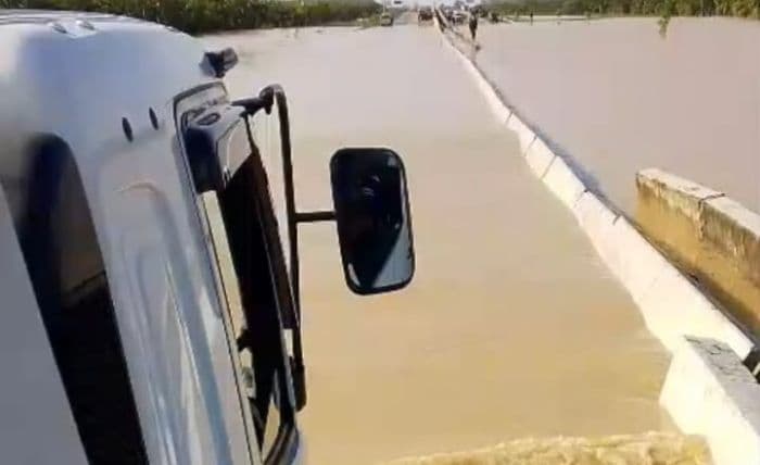 ruas_tol_binjailangsa_seksi_stabatpangkalan_brandan_masih_lumpuh_terendam_banjir