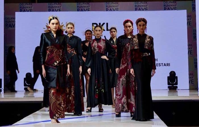 runway_rave_delipark_medan_hadirkan_desainer_nasional_dan_hiburan_spesial