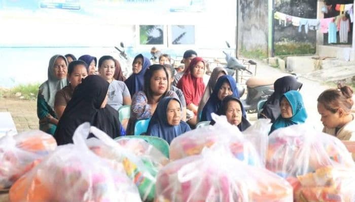 banpres_disalurkan_400_kk_korban_banjir_mencirim_dapat_sembako_dan_selimut
