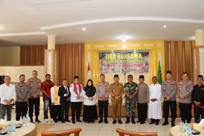 doa_bersama_pray_for_sumatera_kapolres_dan_wali_kota_tebing_tinggi_ajak_warga_peduli_korban_bencana