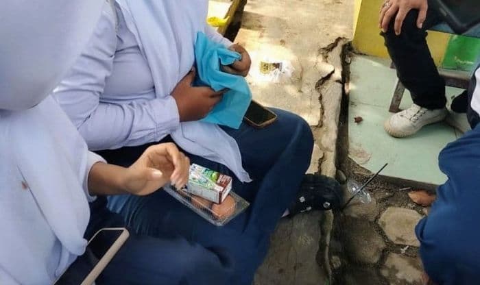 menu_mbg_di_smpn_5_stabat_tiga_butir_telur_mentah_dan_satu_kotak_susu_indomilk_wali_murid_heran