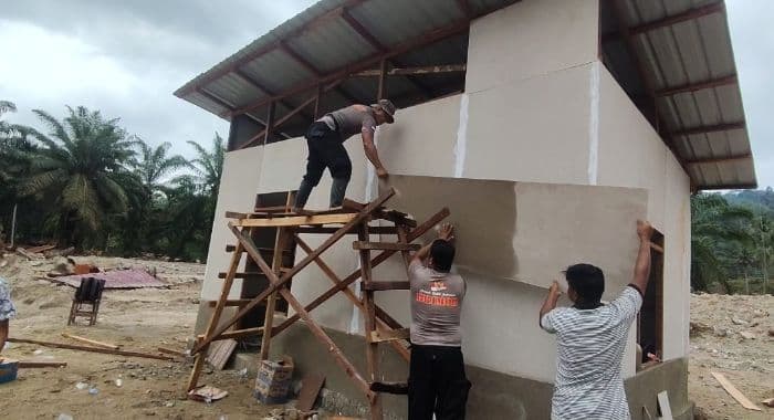 polda_sumut_targetkan_15_hunian_sementara_korban_bencana_di_tapsel