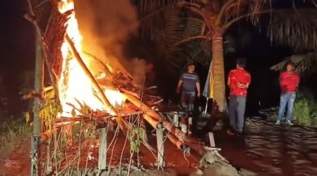 polisi_bakar_barak_narkoba_di_tanjung_pura_langkat