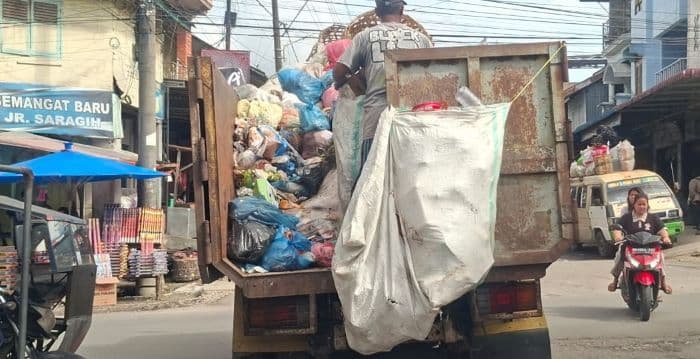 tumpukan_sampah_marak_di_sidikalang_pemkab_dairi_minta_warga_daftarkan_layanan_pengangkutan_