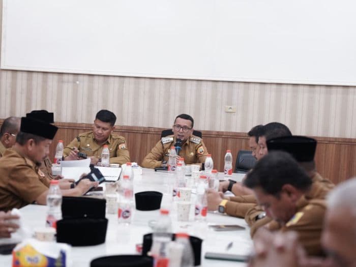 tutup_2025_bupati_labusel_tegaskan_evaluasi_jujur_opd_dan_disiplin_asn_jelang_2026