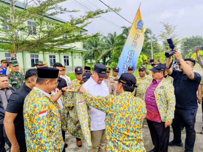 yonif_12_kala_cakti_latih_60_taruna_pb_gemkara_bela_negara_dan_penanggulangan_bencana_di_batu_bara