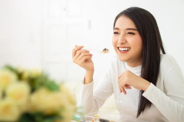 kebiasaan_makan_yang_bisa_menyebabkan_perut_buncit
