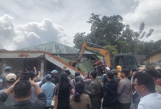 panitera_pn_tak_cocokkan_batas_eksekusi_di_toba_sempat_diwarnai_penolakan
