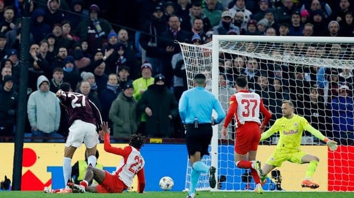 comeback_gila_di_villa_park_aston_villa_taklukkan_salzburg_32_berkat_gol_dramatis_jimohaloba