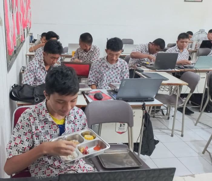 mbg_tetap_berjalan_selama_ramadan_2026_bgn_terapkan_skema_paket_makanan
