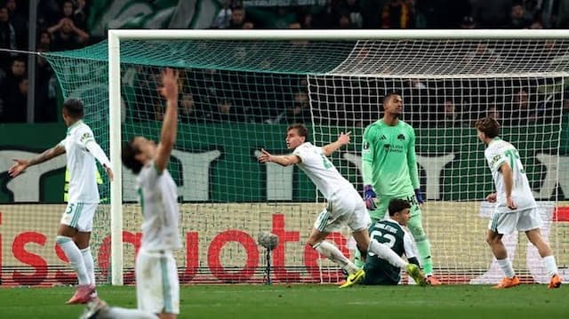 panathinaikos_vs_as_roma_11_gol_dramatis_dan_kartu_merah_jadi_sorotan