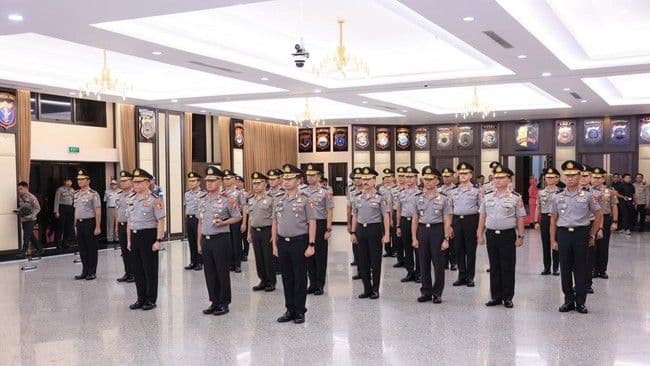 kapolri_pimpin_upacara_kenaikan_pangkat_38_perwira_tinggi