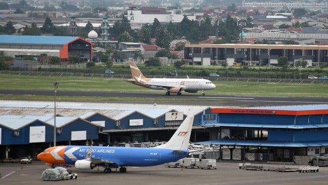 kebakaran_pabrik_plastik_runway_3_di_bandara_soetta_ditutup_sementara