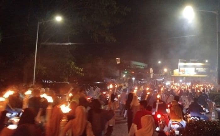 ribuan_masyarakat_siantar_ramaikan_takbir_keliling_sambut_1_syawal_1446_h