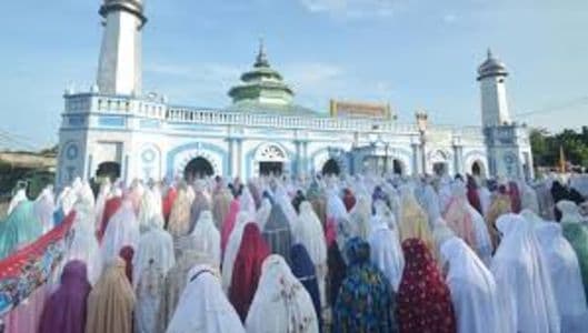 salat_idulfitri_di_simalungun_dipusatkan_di_masjid_ilham_sigundaba