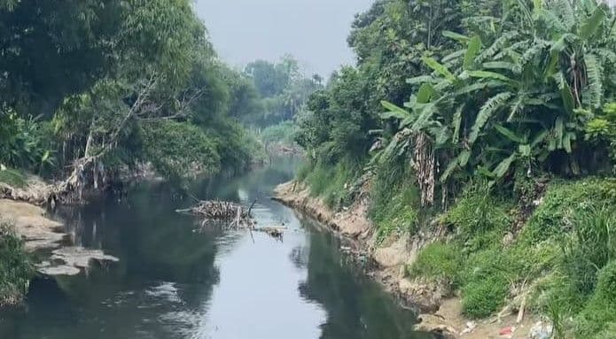 air_sungai_belumai_menghitam_warga_desak_penindakan_dugaan_pencemaran_limbah