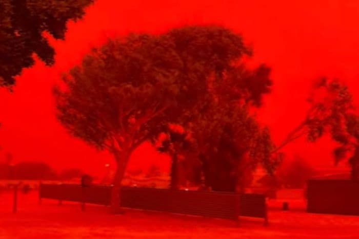 fenomena_langit_merah_darah_terjadi_di_australia_barat