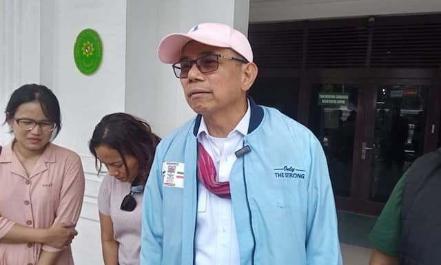 hinca_panjaitan_serahkan_amicus_curiae_ke_pn_medan_minta_terdakwa_kasus_korupsi_dibebaskan