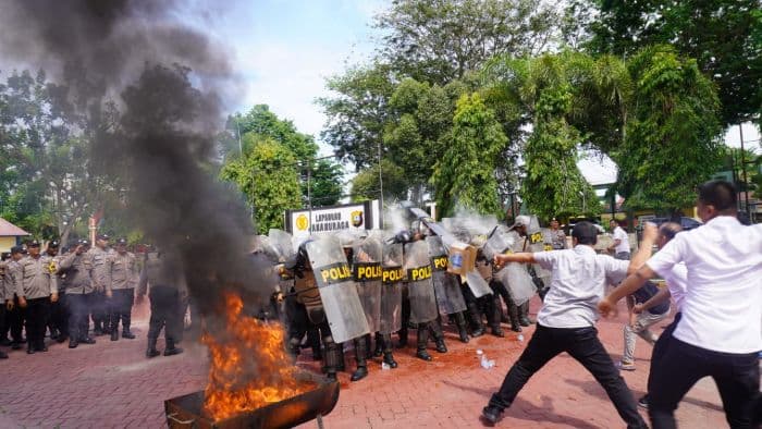 jelang_may_day_2025_polres_langkat_siapkan_satu_pleton_dalmas