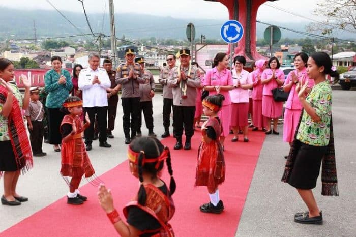 kunker_ke_taput_kapolda_sumut_tekankan_pentingnya_kolaborasi_kepolisian_dan_pemerintah_daerah