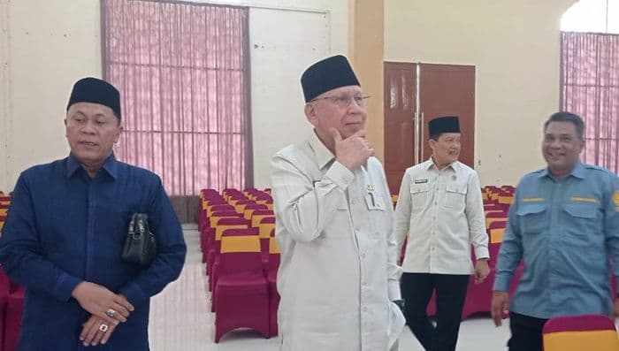 pj_sekda_sumut_pimpin_rapat_akhir_persiapan_embarkasi_haji_medan_2025