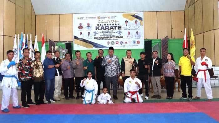bupati_dairi_buka_kejuaraan_karate_antar_pelajar_350_peserta_rebut_piala_bergilir_