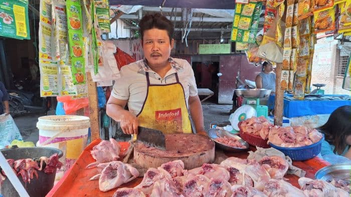 harga_daging_ayam_di_medan_turun_drastis