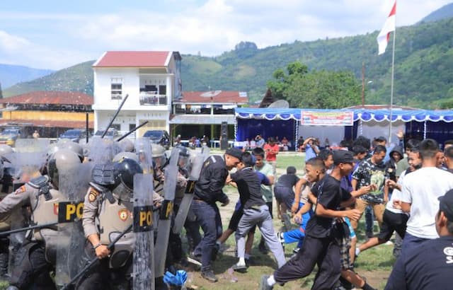 jelang_may_day_2026_polres_samosir_uji_kesiapan_lewat_simulasi_penanganan_aksi_demo