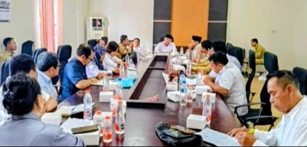 kades_empat_negeri_minta_dprd_batu_bara_bela_warga_parit_ptpn_iv_diduga_gerus_lahan