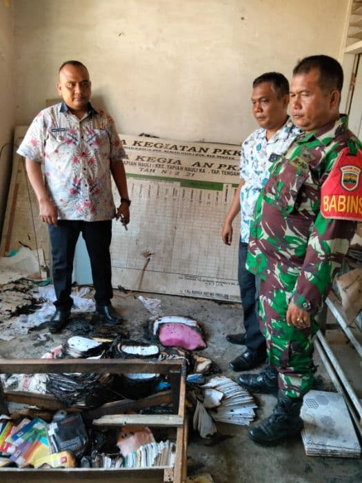 kantor_lurah_tapian_nauli_ii_tapteng_terbakar_dini_hari_sejumlah_arsip_penting_hangus