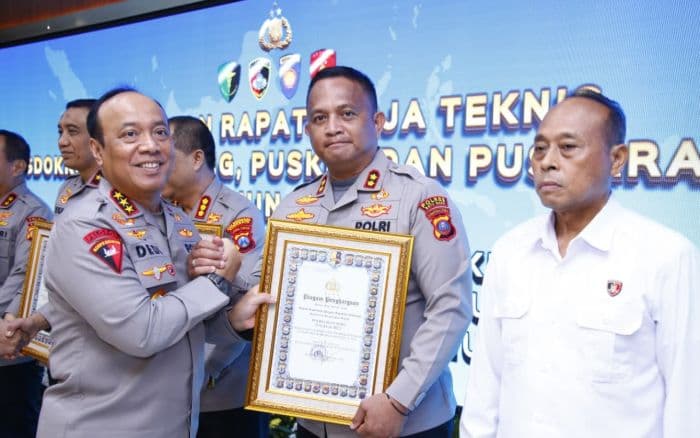 polres_batu_bara_terima_penghargaan_ikpa_tahun_2025_dari_kapolri_