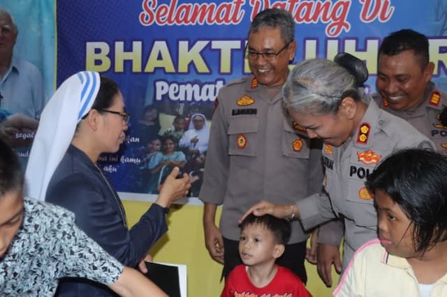 kapolres_pematangsiantar_gelar_bakti_sosial_dan_beri_motivasi_anak_panti_asuhan