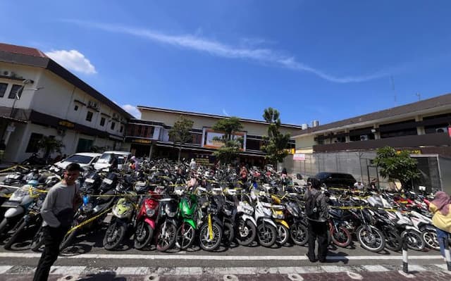polrestabes_medan_sita_136_kendaraan_hasil_kejahatan_korban_curanmor_dipersilakan_cek_