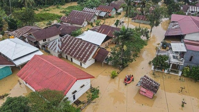 banjir_dan_longsor_terjang_kendariselayar_satu_remaja_luka_serius