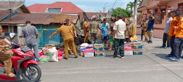pemko_siantar_bantu_korban_kebakaran_jalan_handayani_adminduk_jadi_prioritas